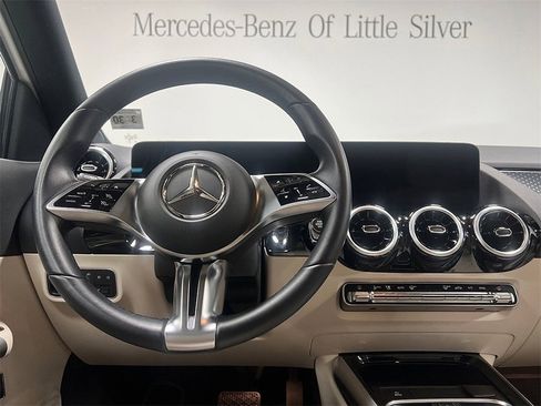 Used 2025 Mercedes-Benz GLA 250 4MATIC image 31