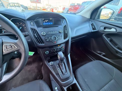Used 2017 Ford Focus SE image 12