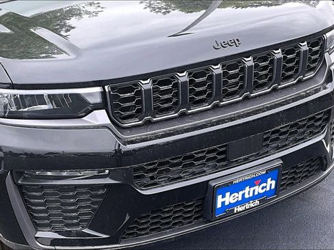 New 2026 Jeep Grand Cherokee Limited w/ Limited Altitude Package AWD/4WD image 14