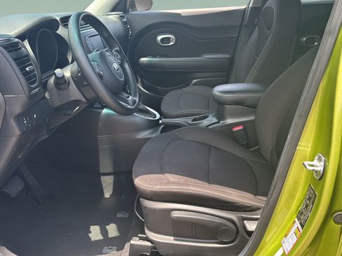 Used 2017 Kia Soul FWD image 9