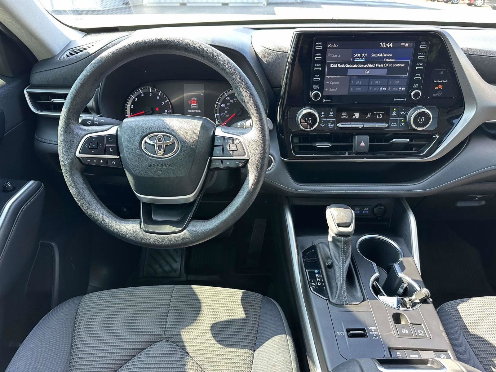 Used 2022 Toyota Highlander L FWD image 10
