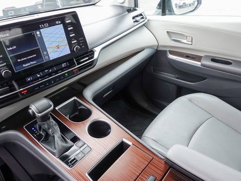 Certified 2024 Toyota Sienna XLE image 26