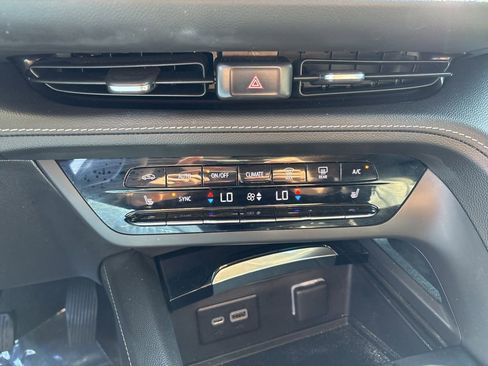 Used 2022 Buick Envision Essence w/ Safety Package image 31