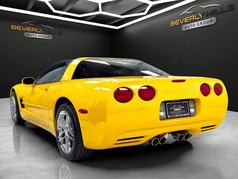 Used 2001 Chevrolet Corvette Coupe w/ Preferred Equipment Group2 RWD image 3