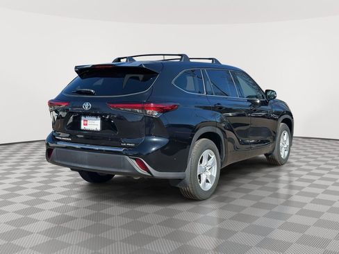 Used 2022 Toyota Highlander LE image 7