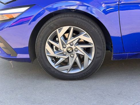 Used 2025 Hyundai Elantra Blue image 11