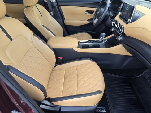 Used 2024 Nissan Sentra SV w/ SV Premium Package image 9