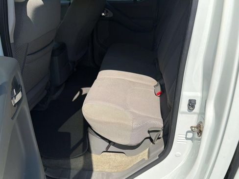 Used 2015 Nissan Frontier SV AWD/4WD image 19