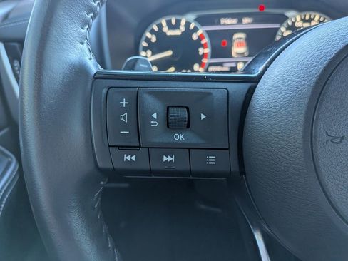 Used 2023 Nissan Rogue SL image 14