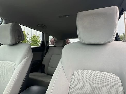 Used 2017 Hyundai Santa Fe SE AWD/4WD image 11