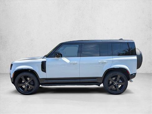 Certified 2025 Land Rover Defender 110 X-Dynamic SE AWD/4WD image 8