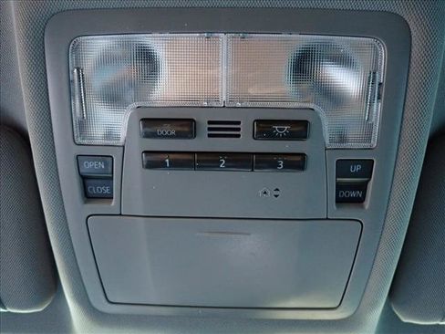 Used 2019 Toyota Highlander XLE AWD/4WD image 25