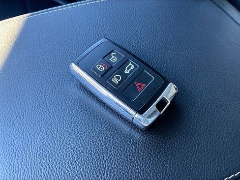 Used 2024 Jaguar F-PACE R-Dynamic S image 10