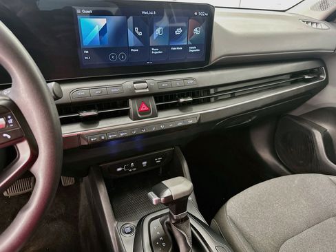 Used 2025 Kia K4 FWD image 25