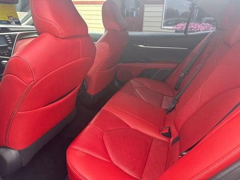 Used 2018 Toyota Camry XSE FWD image 15