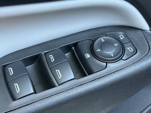 Used 2024 Chevrolet Equinox LS w/ LS Convenience Package FWD image 11