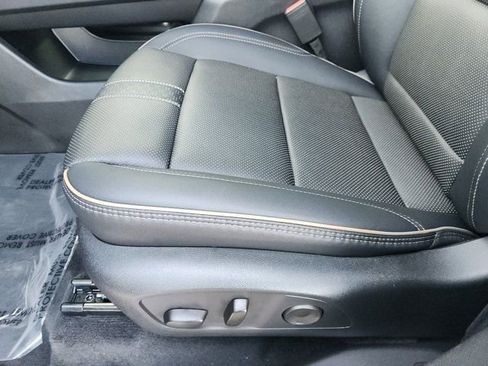 Used 2025 Chevrolet Traverse High Country image 27