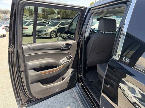 Used 2016 Chevrolet Suburban LS RWD image 11