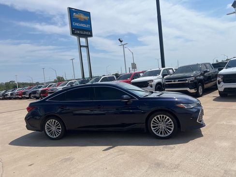 Used 2022 Toyota Avalon Limited image 7