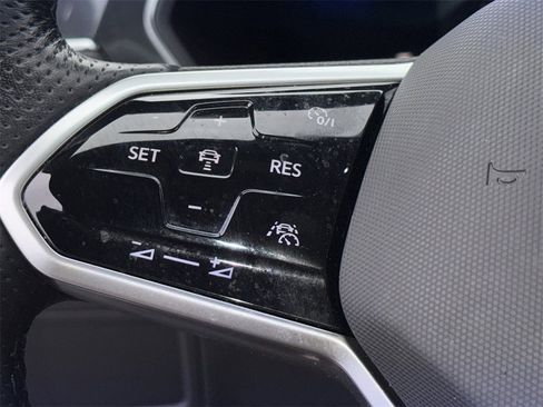 Used 2022 Volkswagen Tiguan SE R-Line image 15