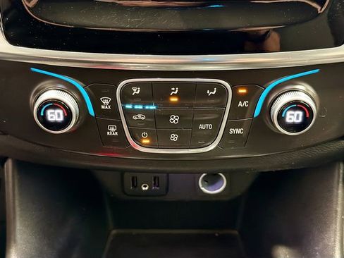 Used 2018 Chevrolet Traverse LT FWD image 14