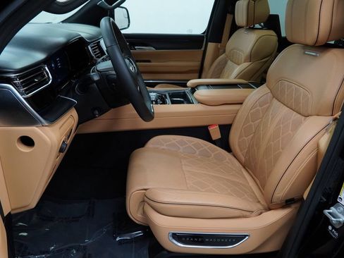 Certified 2025 Jeep Grand Wagoneer Series III w/ Rear Seat Video Group 1 AWD/4WD image 16