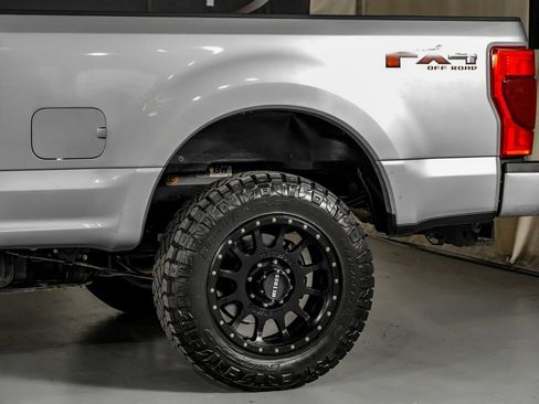 Used 2022 Ford F250 Platinum w/ FX4 Off-Road Package AWD/4WD image 13