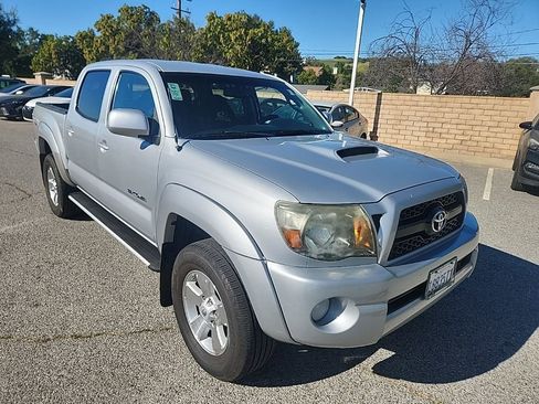 Used 2011 Toyota Tacoma PreRunner w/ TRD Sport Pkg image 7