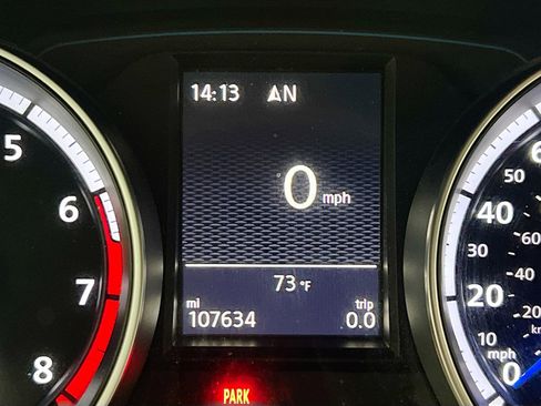 Used 2016 Volkswagen Golf R Base image 8