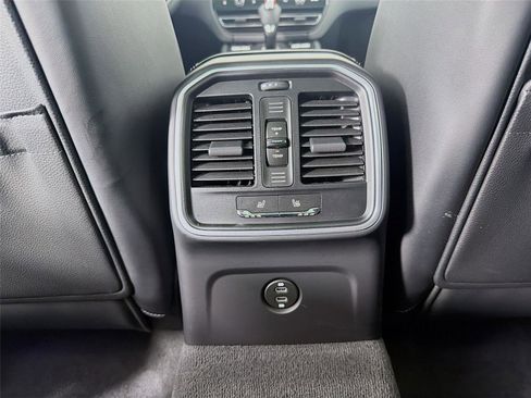 Used 2026 Porsche Macan AWD/4WD image 22