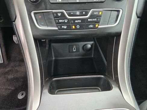 Used 2017 Ford Fusion SE w/ Fusion SE Technology Package FWD image 17
