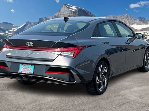 Used 2025 Hyundai Elantra Limited FWD image 2