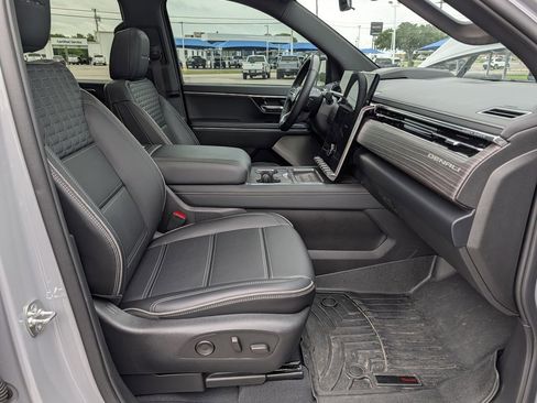 Used 2025 GMC Sierra EV Denali AWD/4WD image 35