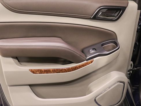 Used 2020 Chevrolet Suburban Premier AWD/4WD image 19