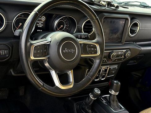 Used 2019 Jeep Wrangler Unlimited Sahara image 9