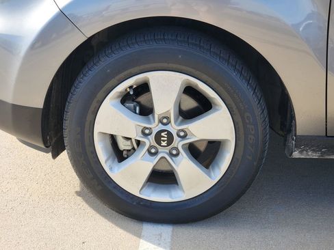 Used 2019 Kia Soul Base w/ Convenience Package image 16