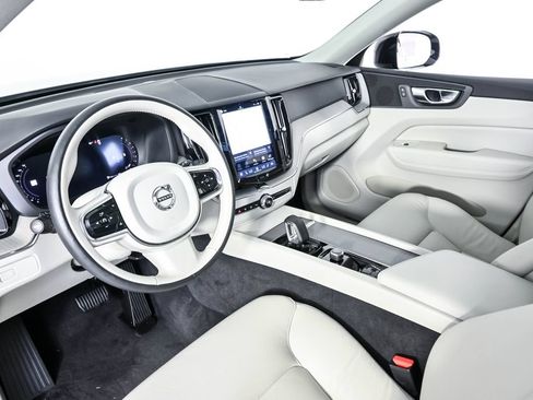 Certified 2024 Volvo XC60 B5 Plus AWD/4WD image 6
