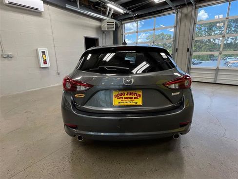 Used 2018 MAZDA MAZDA3 Touring FWD image 4