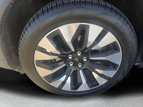 Used 2025 Ford Explorer Platinum w/ LUX Leather Package image 9