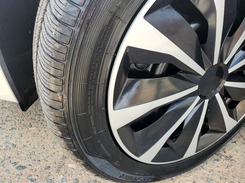 Used 2016 Toyota Corolla LE FWD image 55