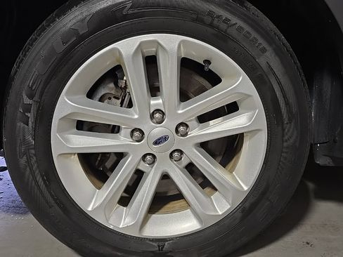 Used 2017 Ford Explorer XLT FWD image 12