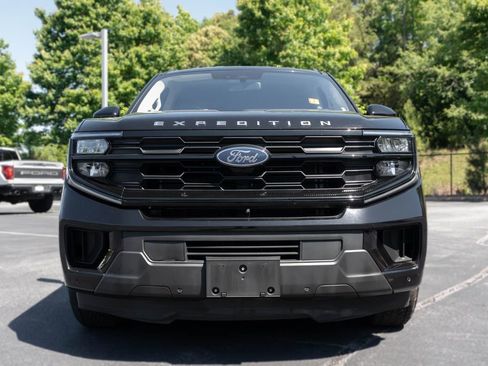 Used 2025 Ford Expedition Active RWD image 3