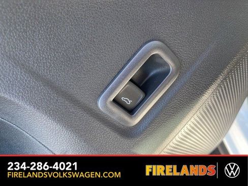 New 2025 Volkswagen Tiguan SE image 25