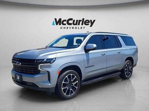 Used 2024 Chevrolet Suburban RST w/ Luxury Package AWD/4WD image 3