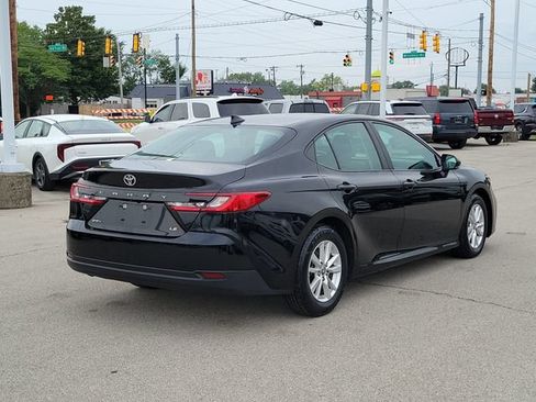 Used 2025 Toyota Camry LE FWD image 6