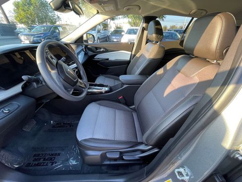 Used 2025 Chevrolet Trax LT image 27