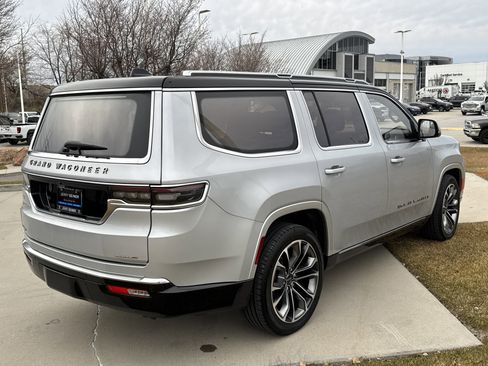 Used 2022 Jeep Grand Wagoneer Series III w/ Rear Seat Video Group 1 image 5