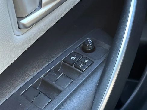 Used 2020 Toyota Corolla SE image 27