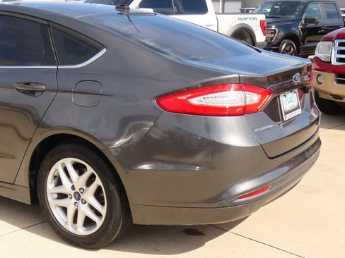 Used 2015 Ford Fusion SE image 14