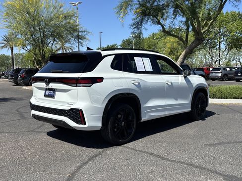 Certified 2025 Volkswagen Tiguan SE R-Line AWD/4WD image 4